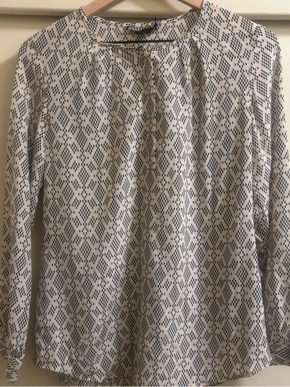 Pendleton 100% Silk popover blouse Ivory and Black Geometric Long Sleeve size 6